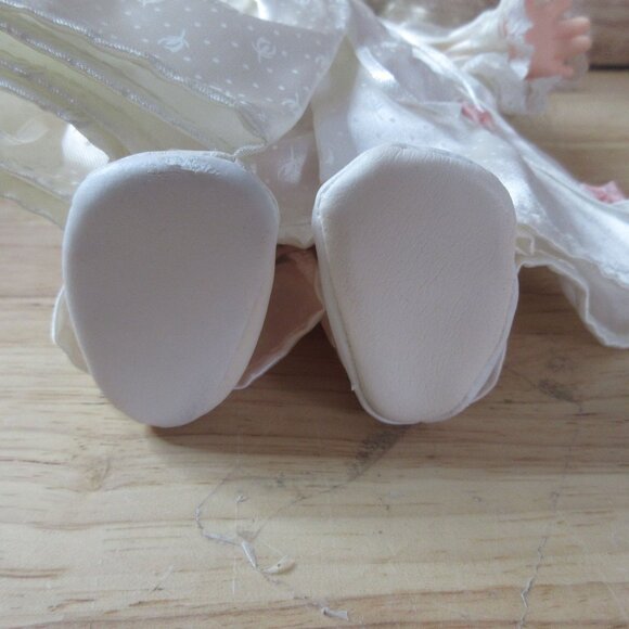 Precious Moments Bride 10" Doll - April - Vintage 1992 by Rose Art - Picture 6 of 10